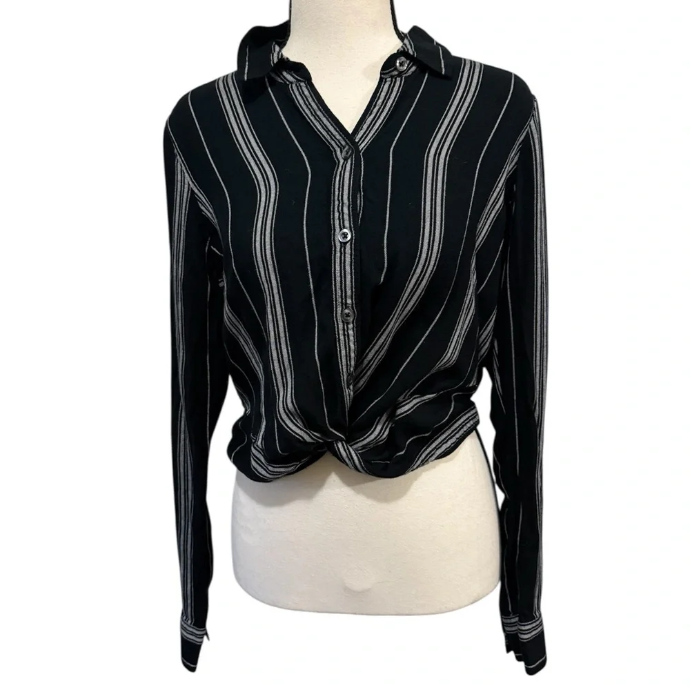 Hollister | Black and White twist Striped Crop Top
